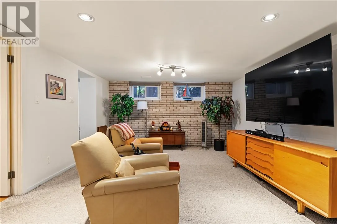 1243 Hawthorne Drive