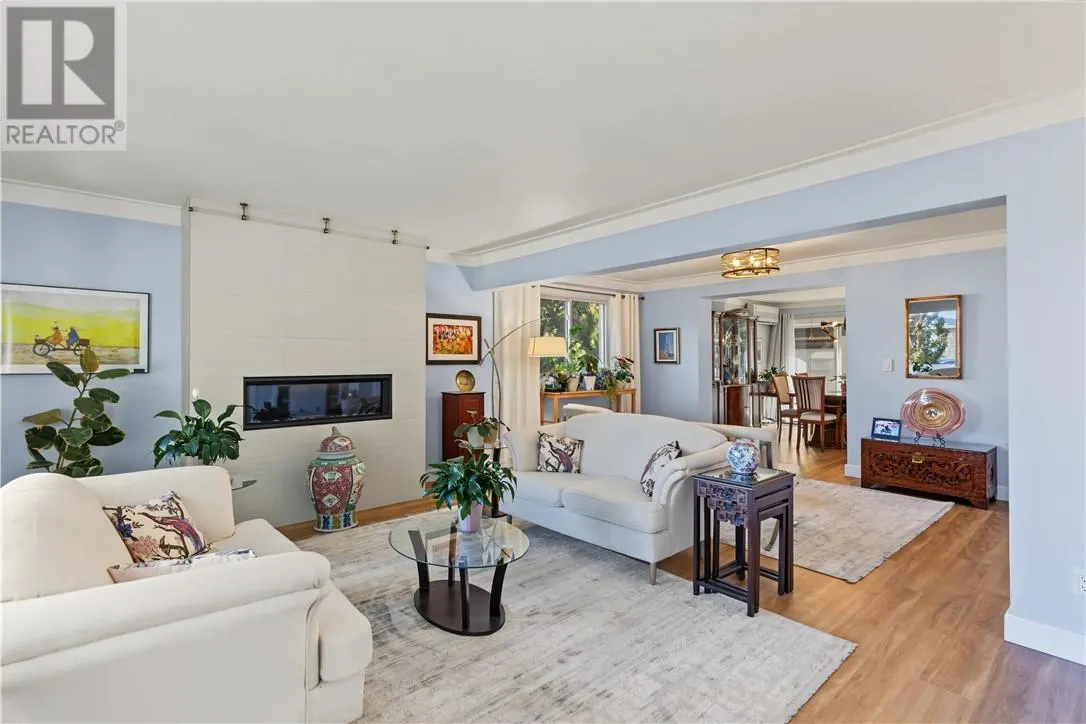 1243 Hawthorne Drive