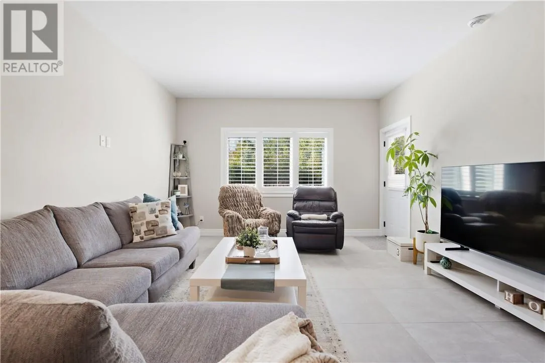 2512 Parkview Drive Unit# D11