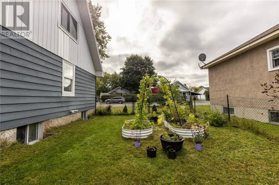 121 Mead Boulevard