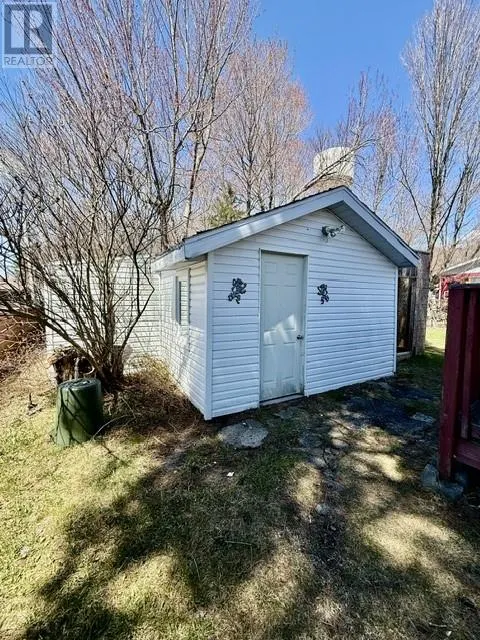 14 Cutler Avenue