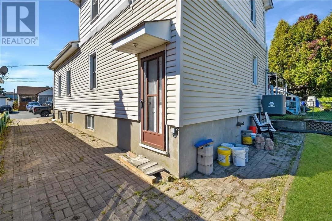 12 Gutcher Ave