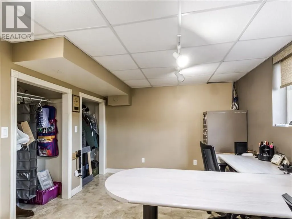 30 Fir St