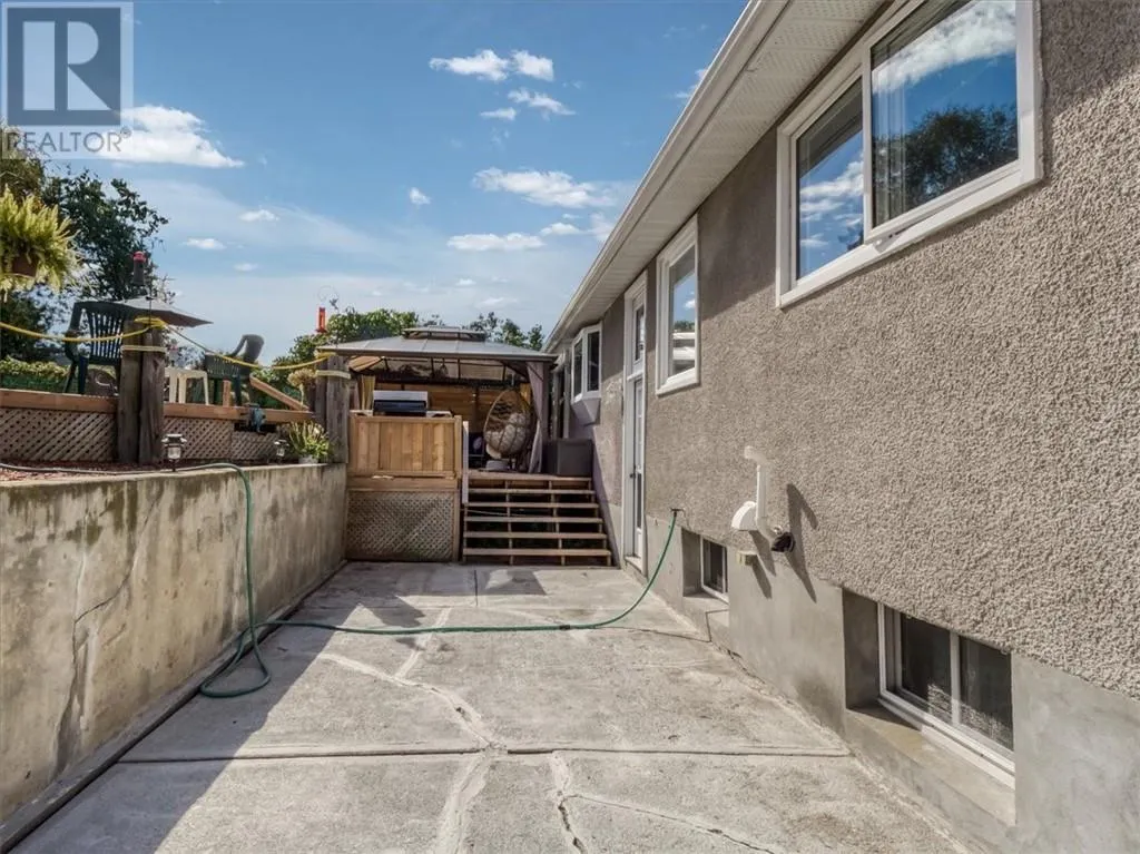 30 Fir St