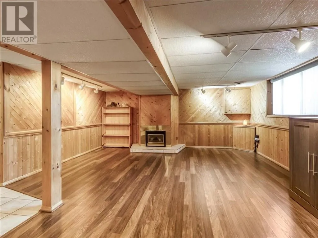 30 Fir St
