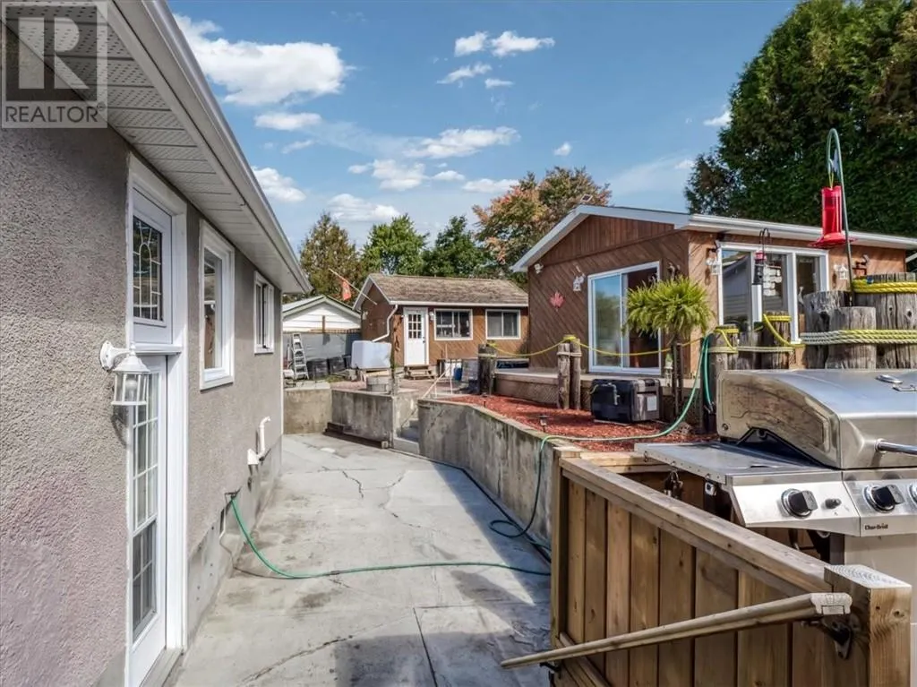 30 Fir St