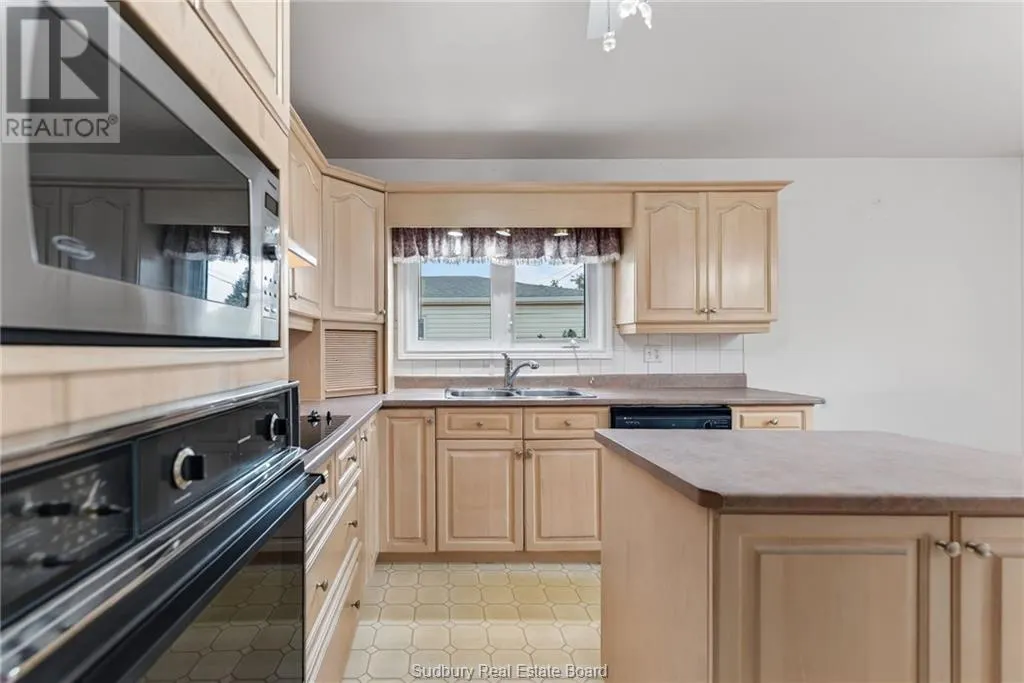 85 Ridgemount Avenue