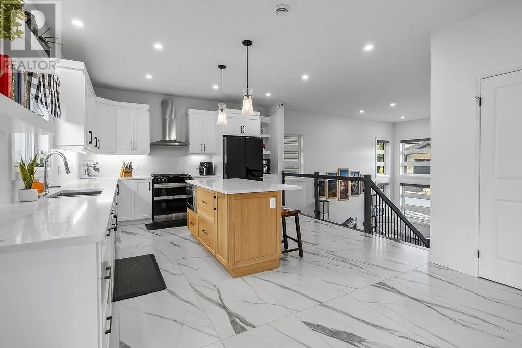 53 Hazelton