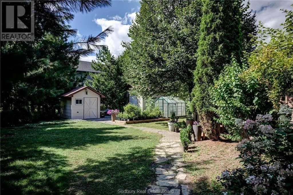 844 Windermere Crescent