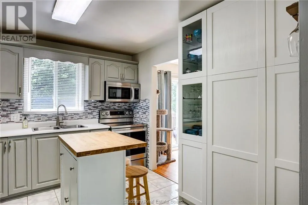 844 Windermere Crescent