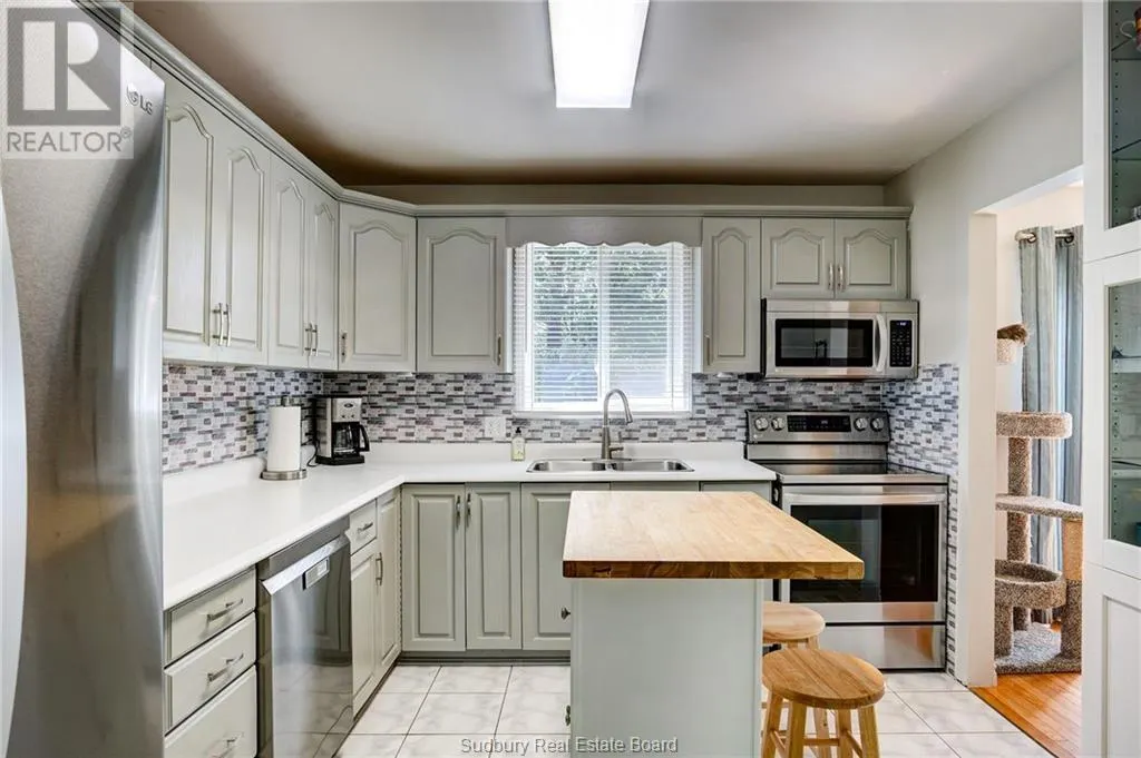 844 Windermere Crescent