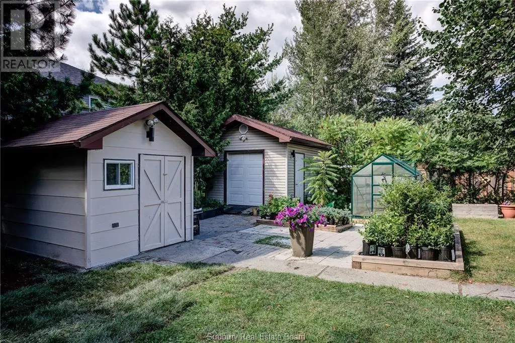 844 Windermere Crescent
