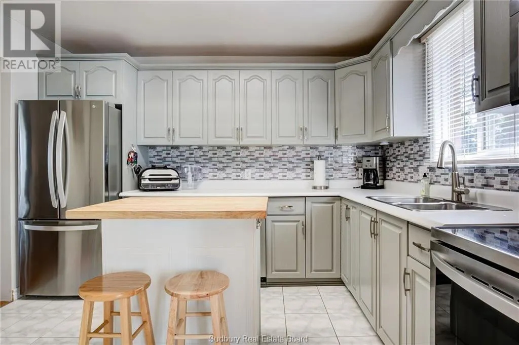 844 Windermere Crescent