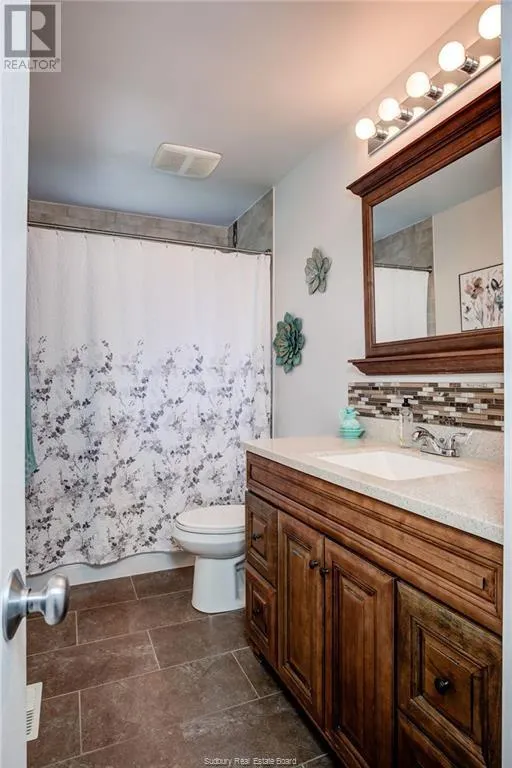 844 Windermere Crescent