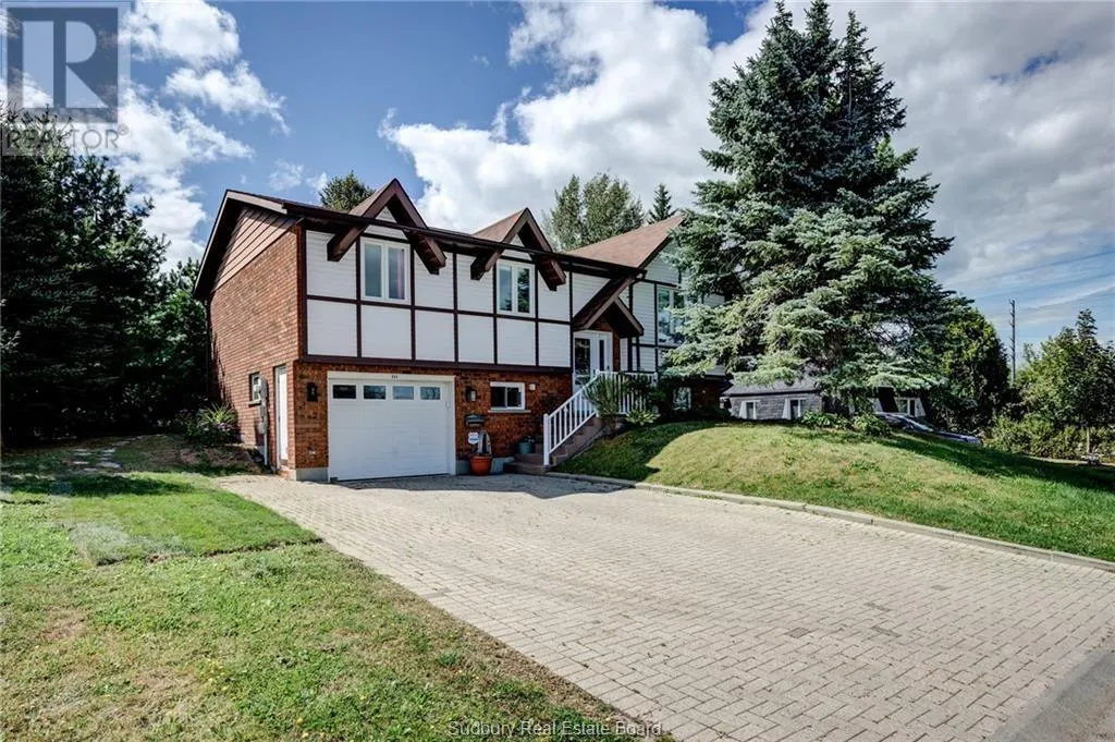 844 Windermere Crescent