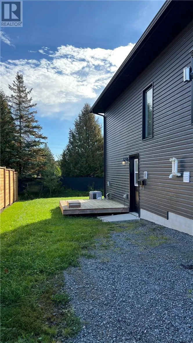 148 Hollybrook Crescent Unit# Lower