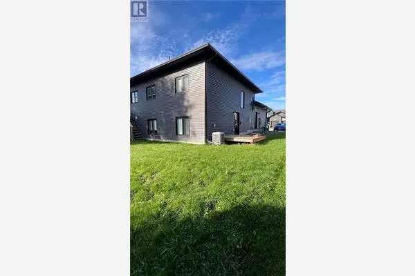 148 Hollybrook Crescent Unit# Lower