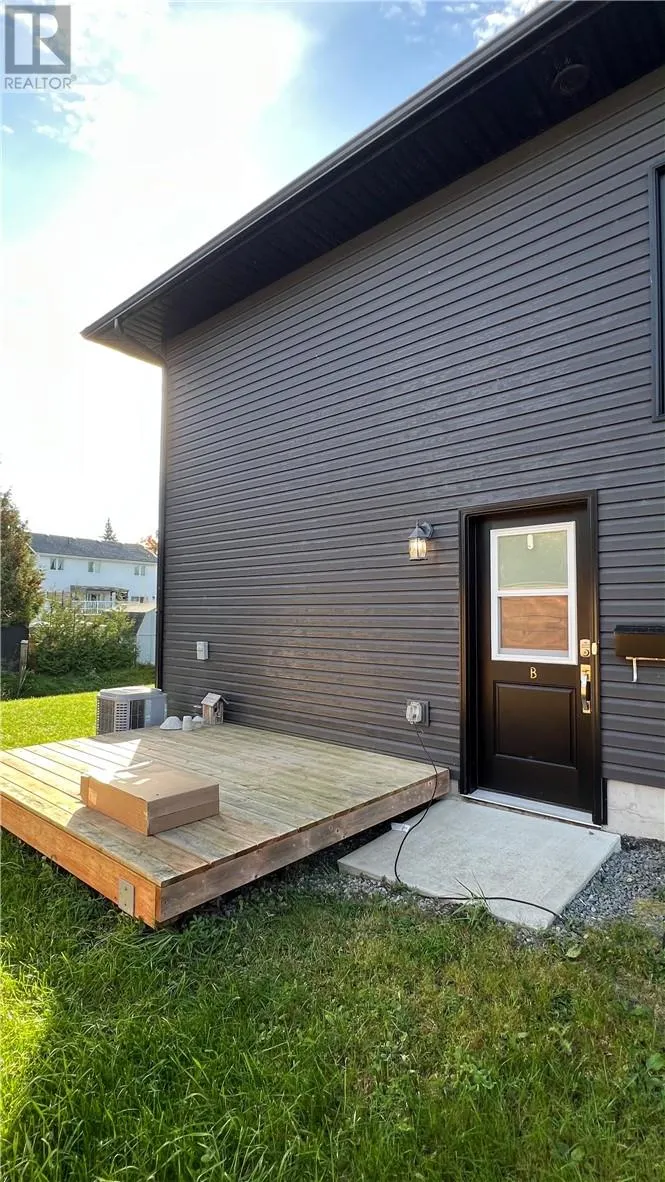 148 Hollybrook Crescent Unit# Lower