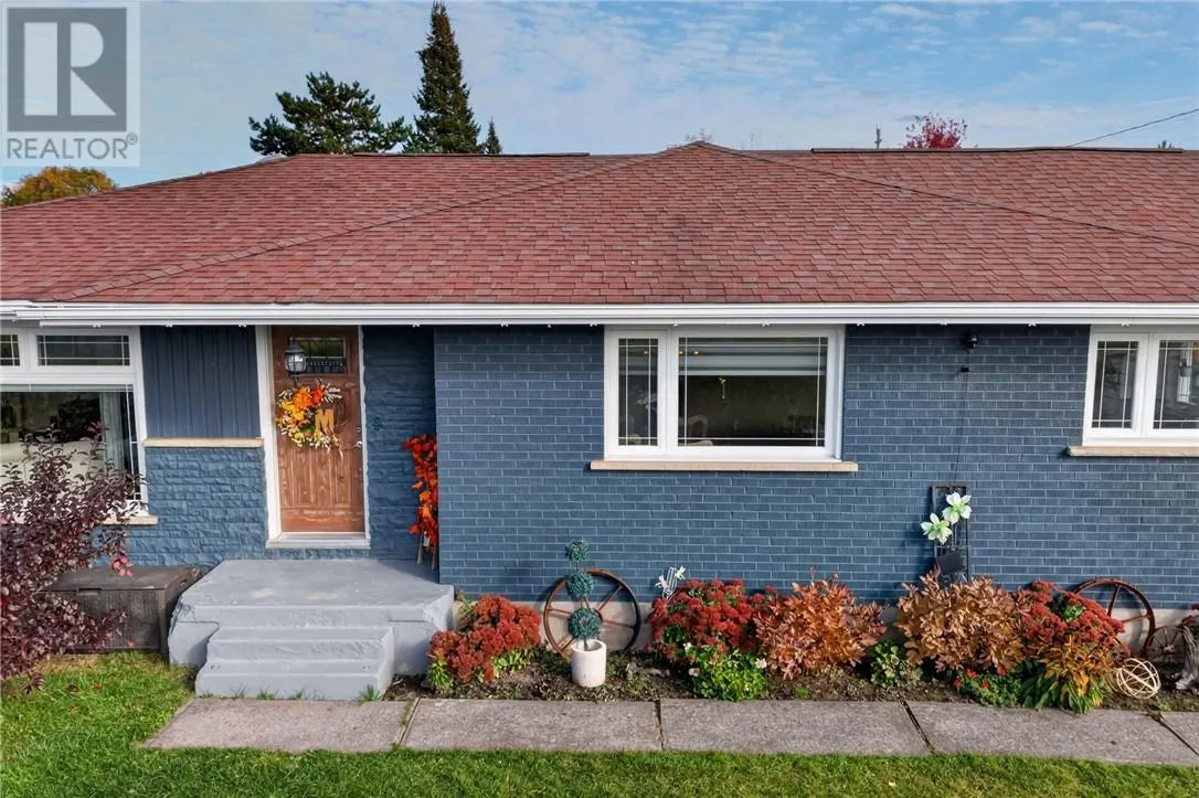 36 EDWARD Avenue