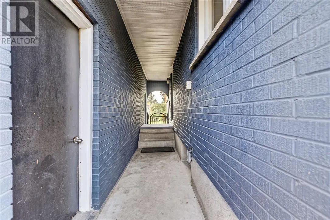 36 EDWARD Avenue