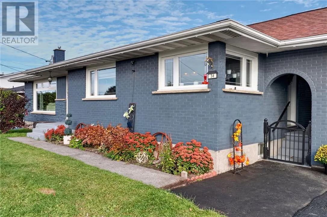 36 EDWARD Avenue