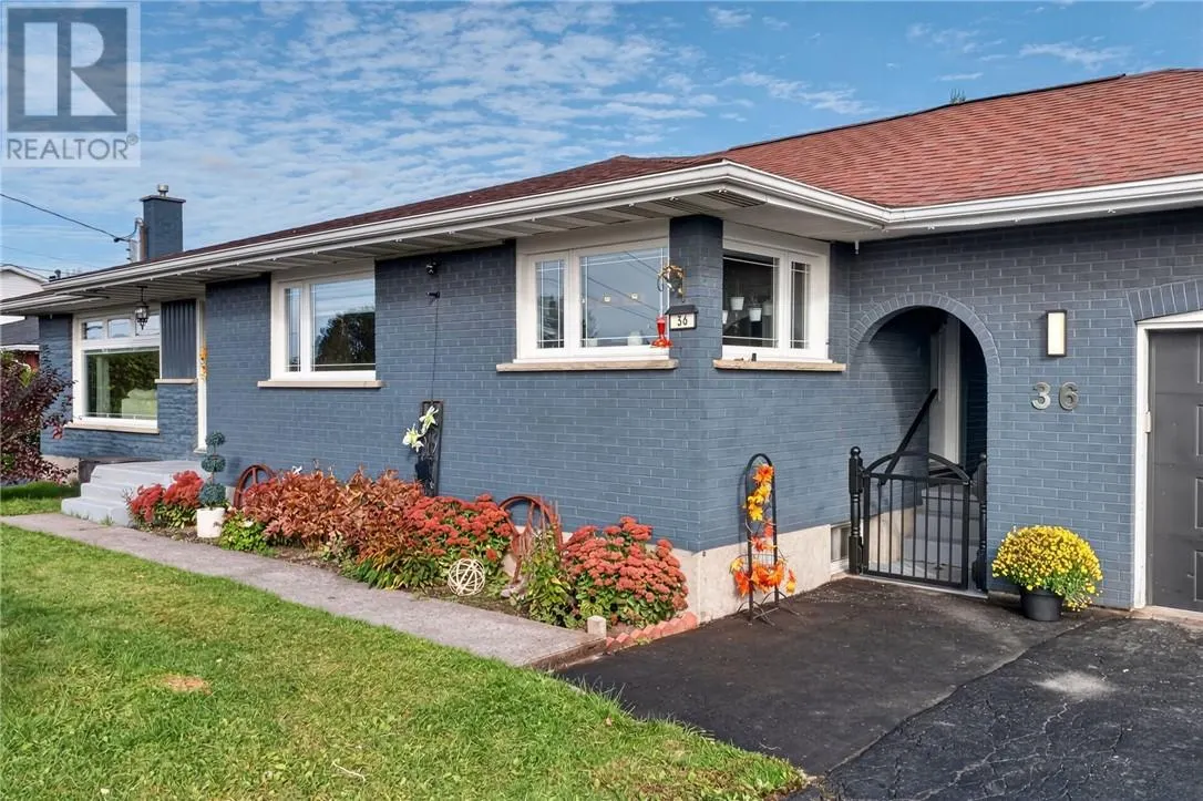 36 EDWARD Avenue