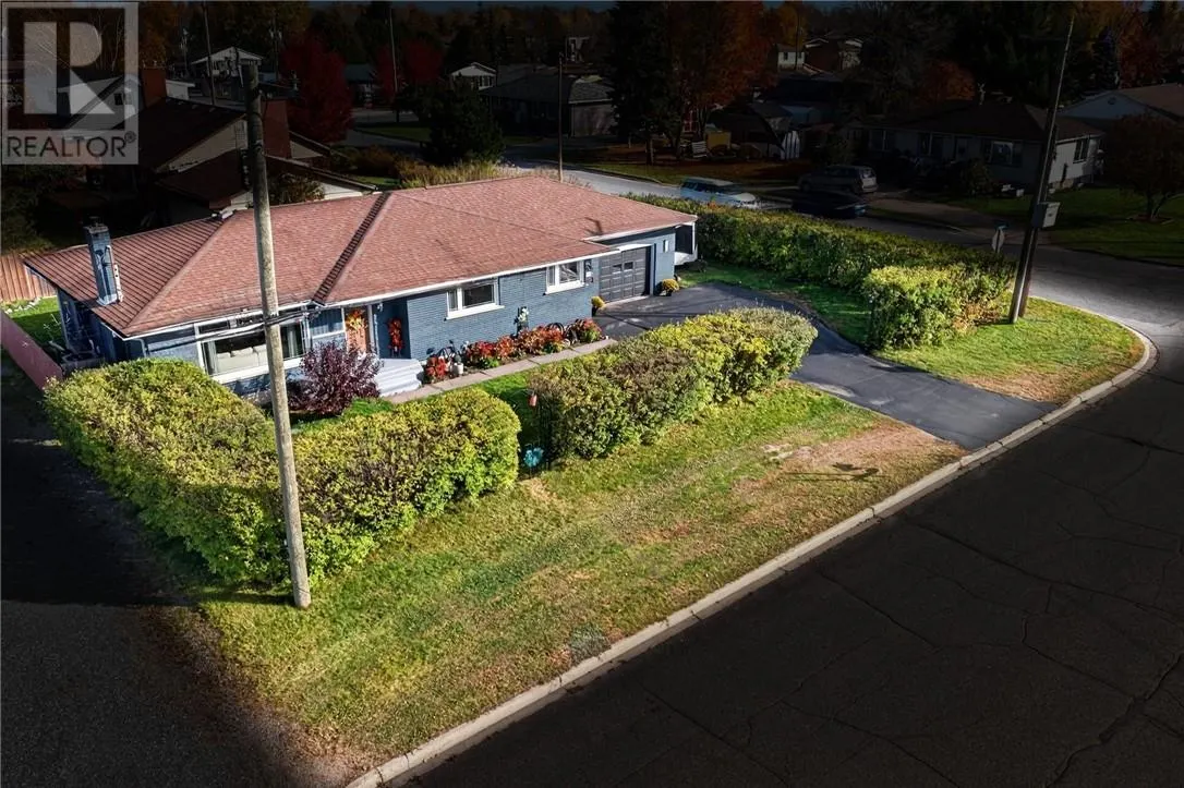 36 EDWARD Avenue