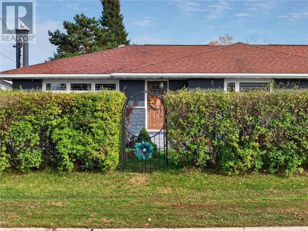 36 EDWARD Avenue