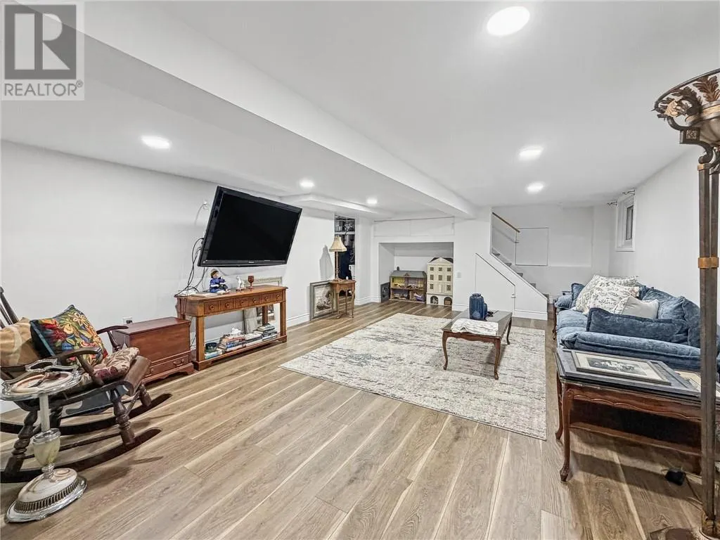 3261 Elm Street