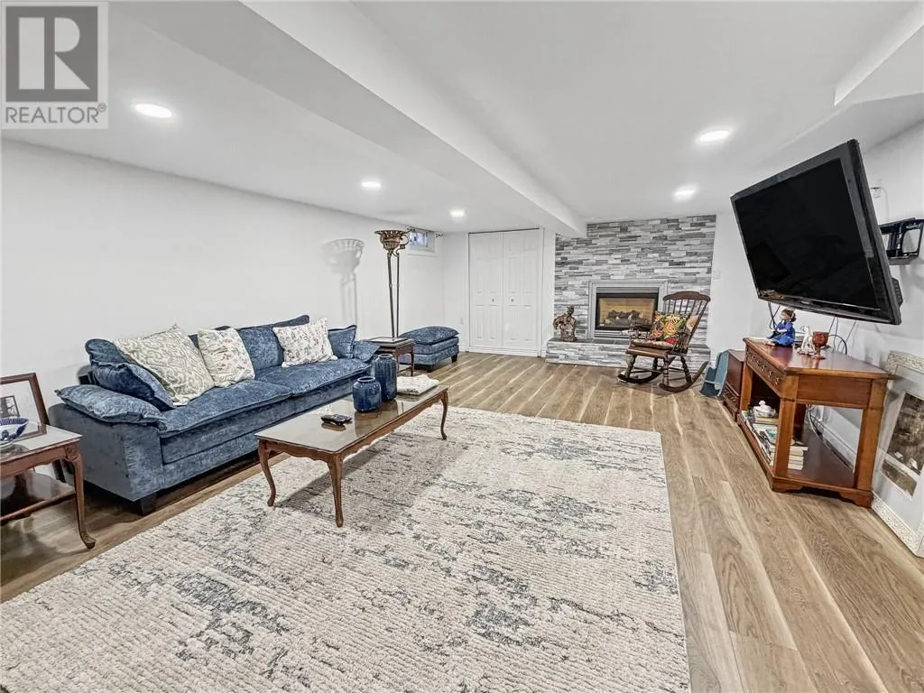 3261 Elm Street