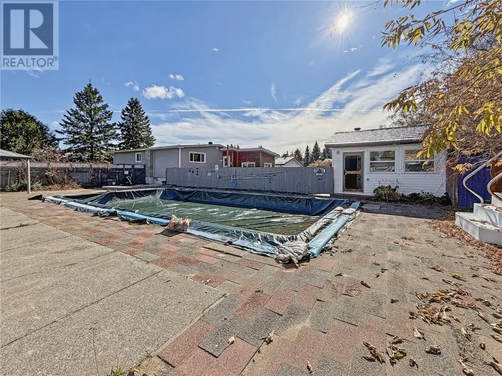 3261 Elm Street