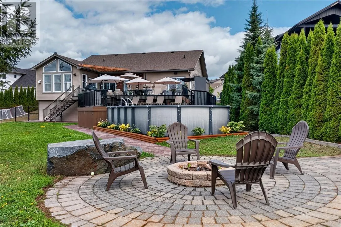 11 Kingsview Drive