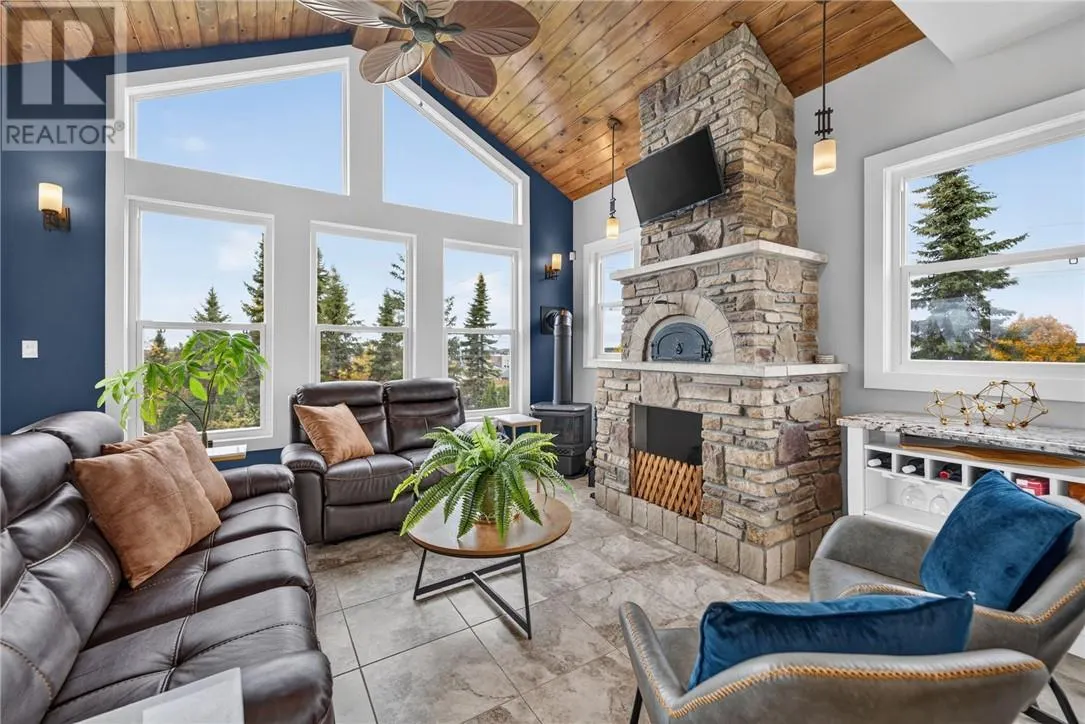 11 Kingsview Drive