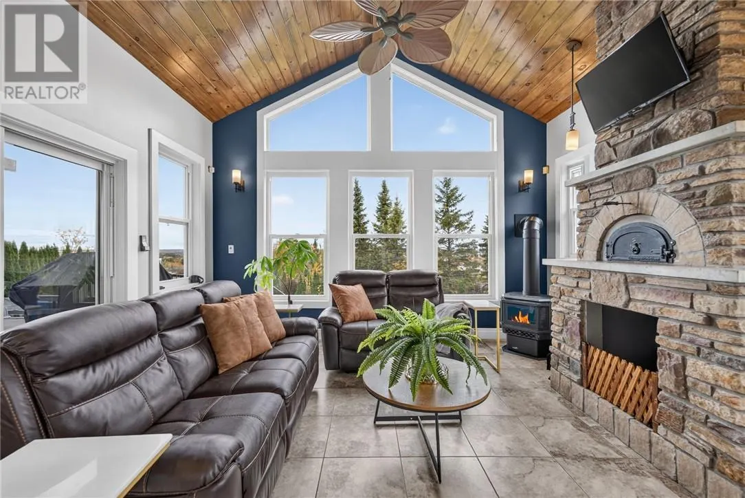 11 Kingsview Drive