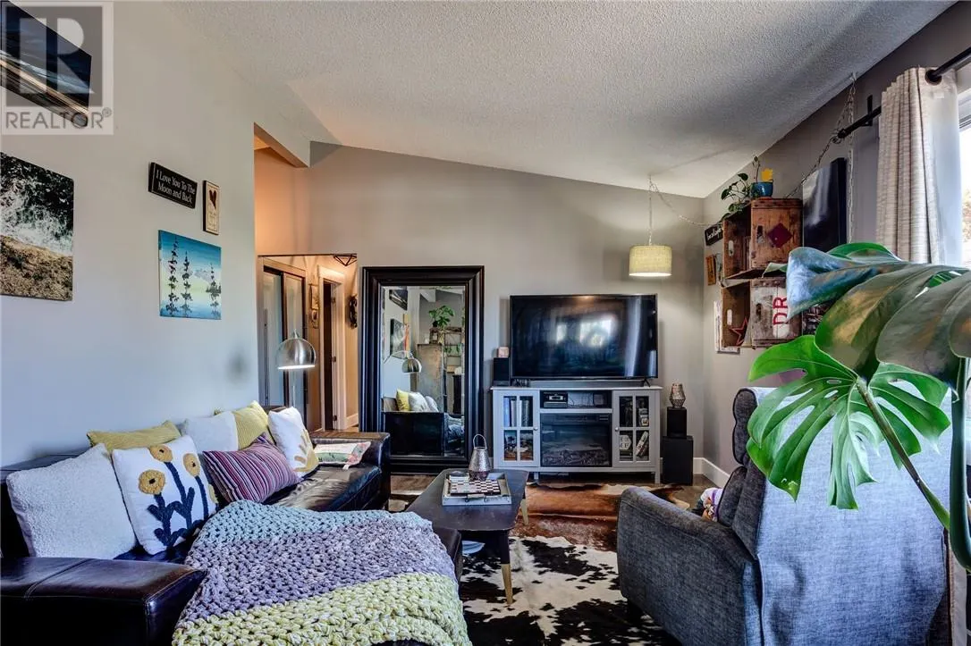 1087 Hawthorne Drive