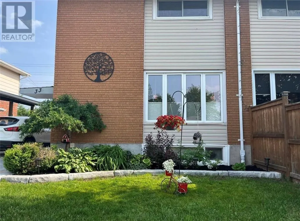 33 Elmhurst Court