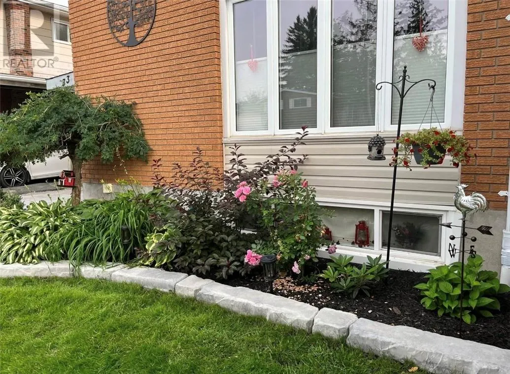33 Elmhurst Court