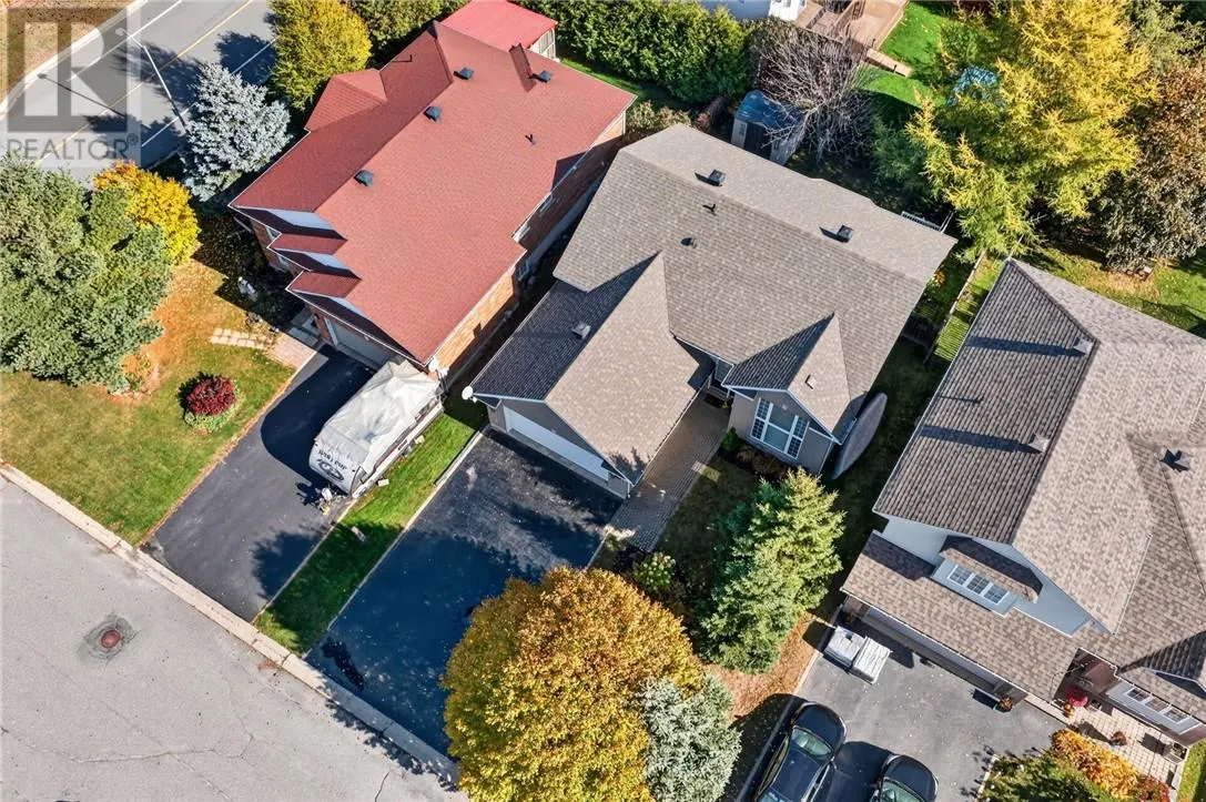 10 GREENWICH Court