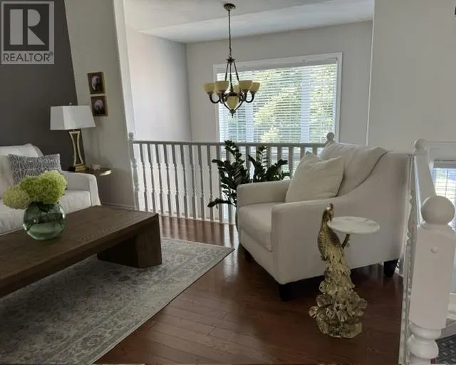 10 GREENWICH Court