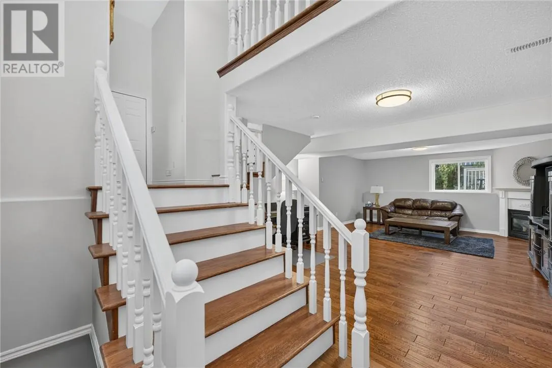 10 GREENWICH Court