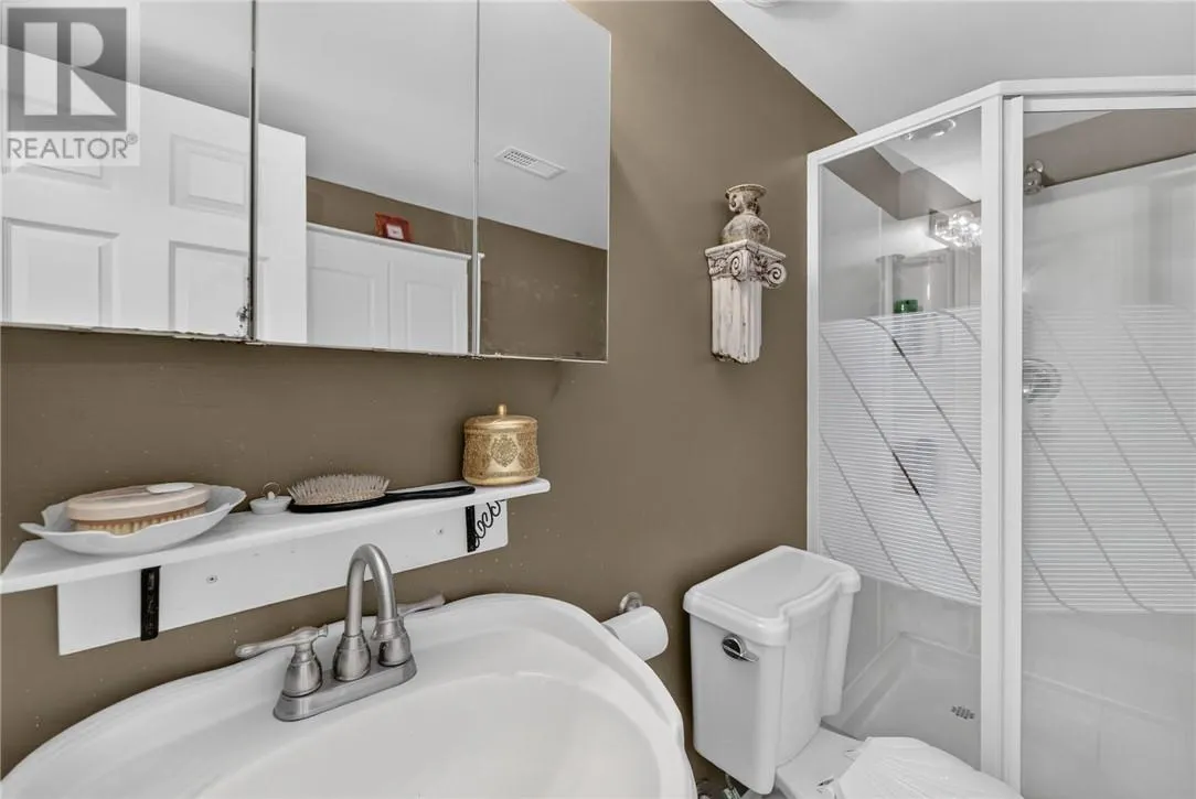10 GREENWICH Court