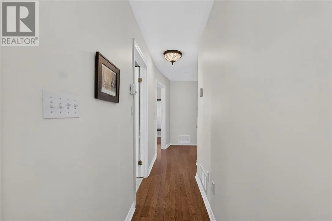 10 GREENWICH Court