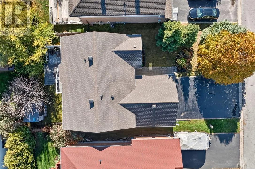 10 GREENWICH Court