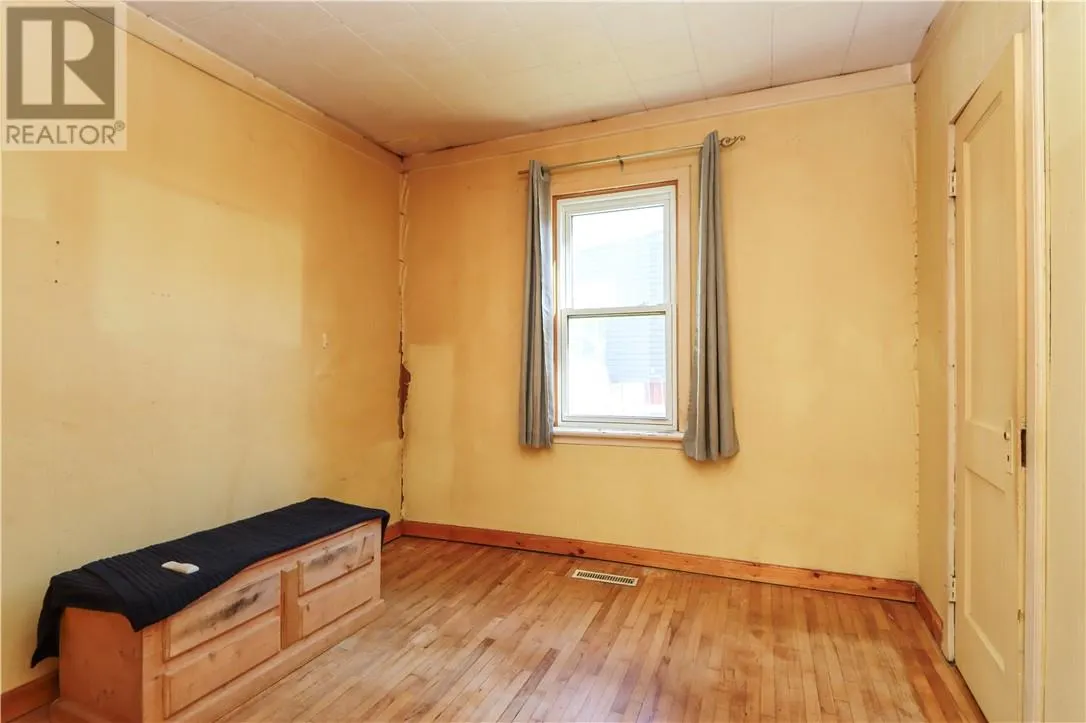 1144 Lonsdale