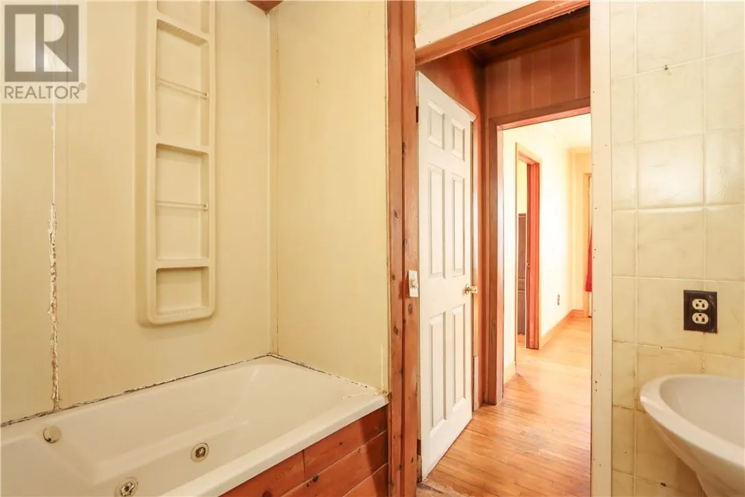 1144 Lonsdale