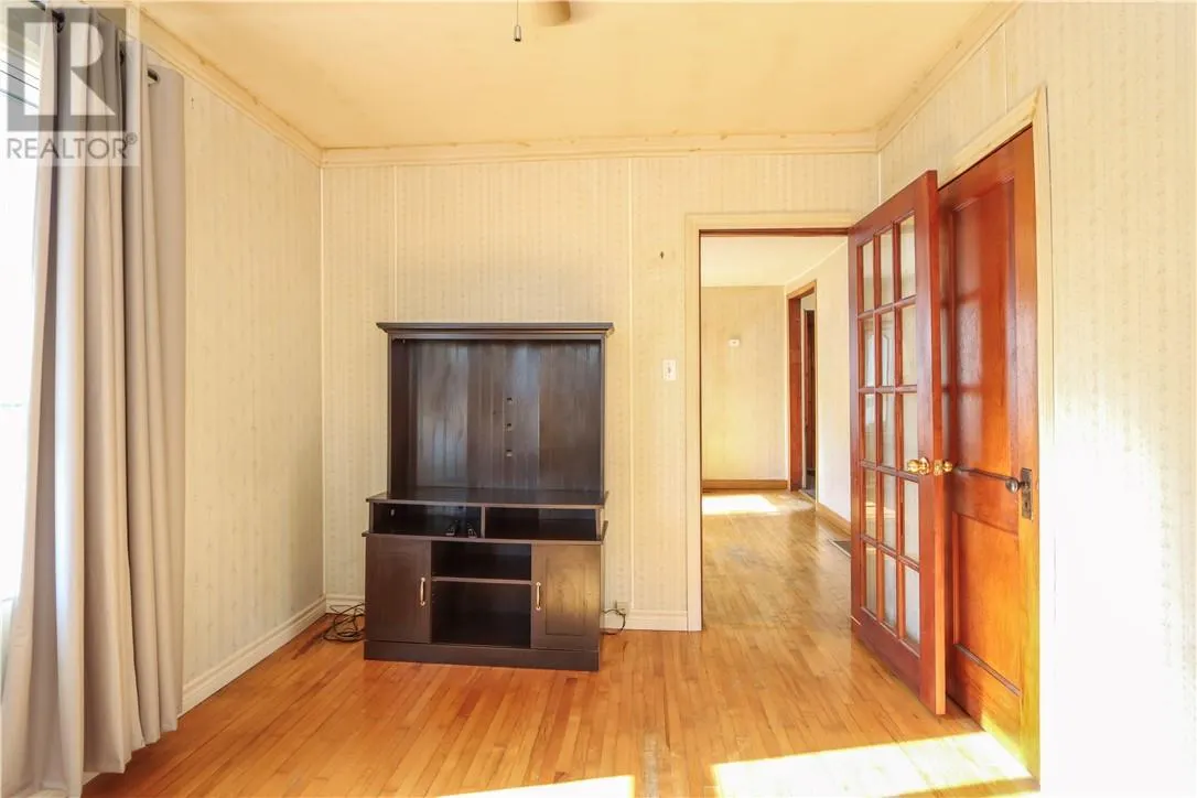 1144 Lonsdale