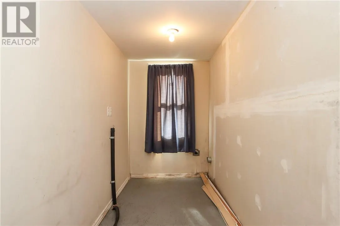 1144 Lonsdale