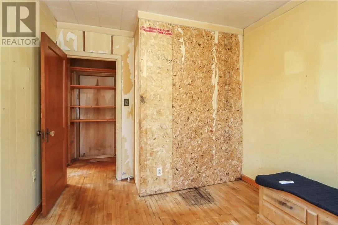 1144 Lonsdale