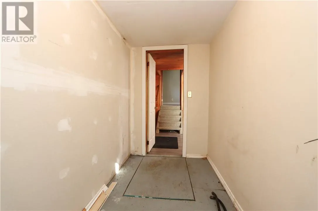 1144 Lonsdale