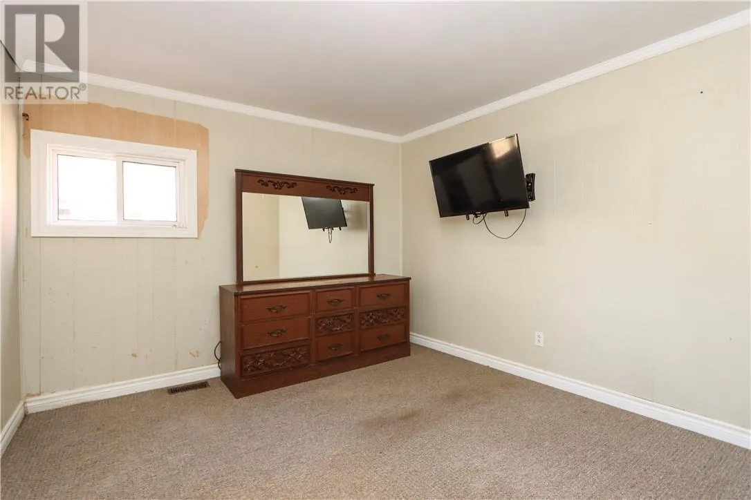 1144 Lonsdale